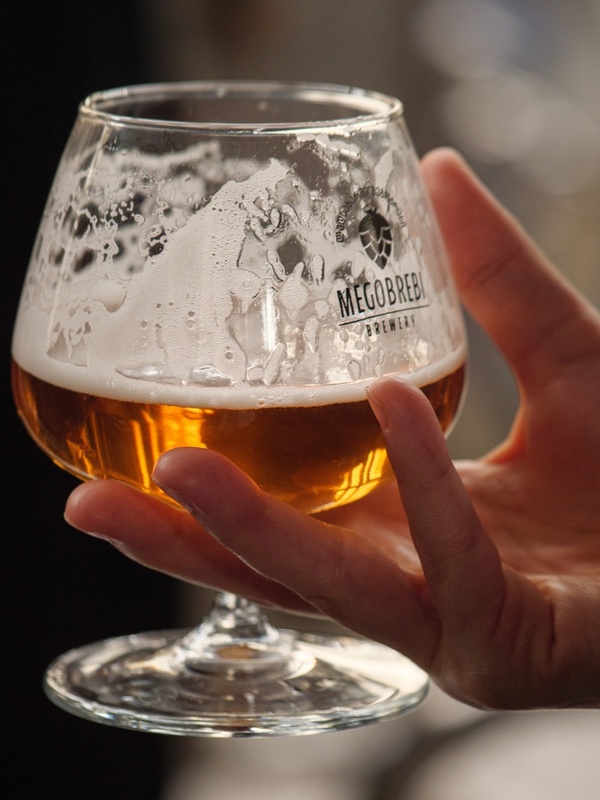 Пиво Megobrebi Brewery в бокале