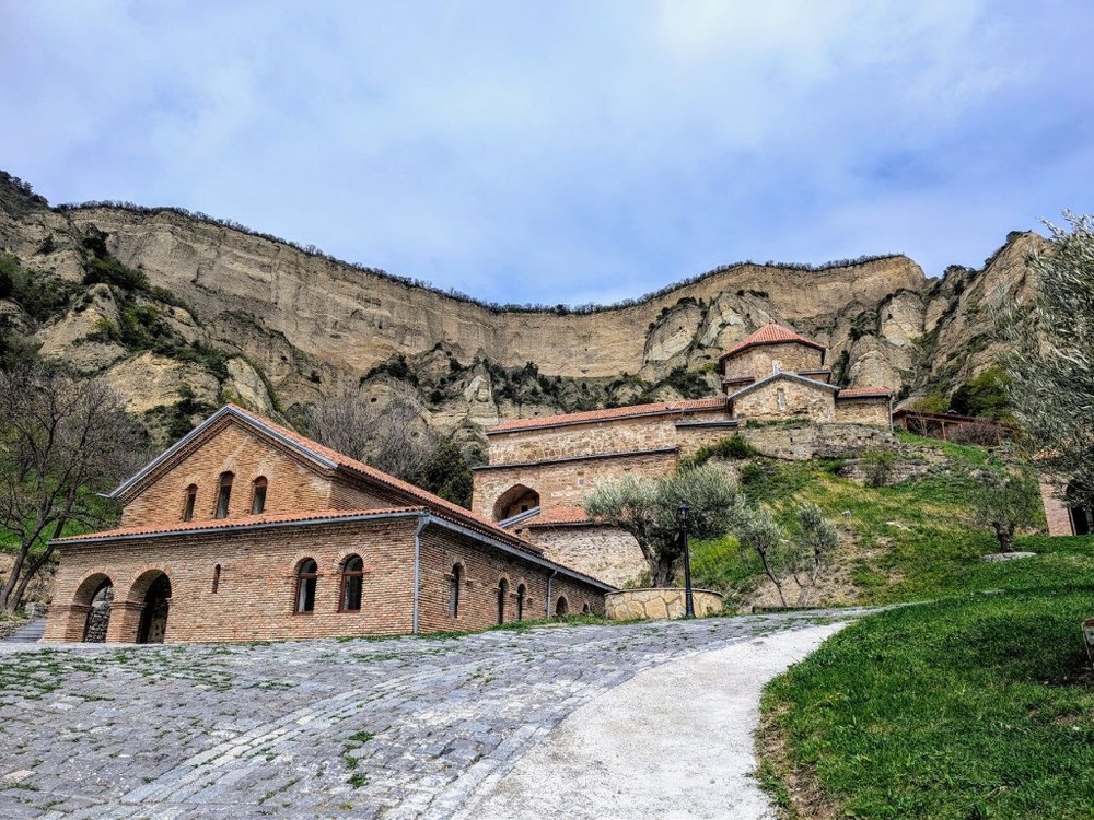 Пещера-часовня и панорама